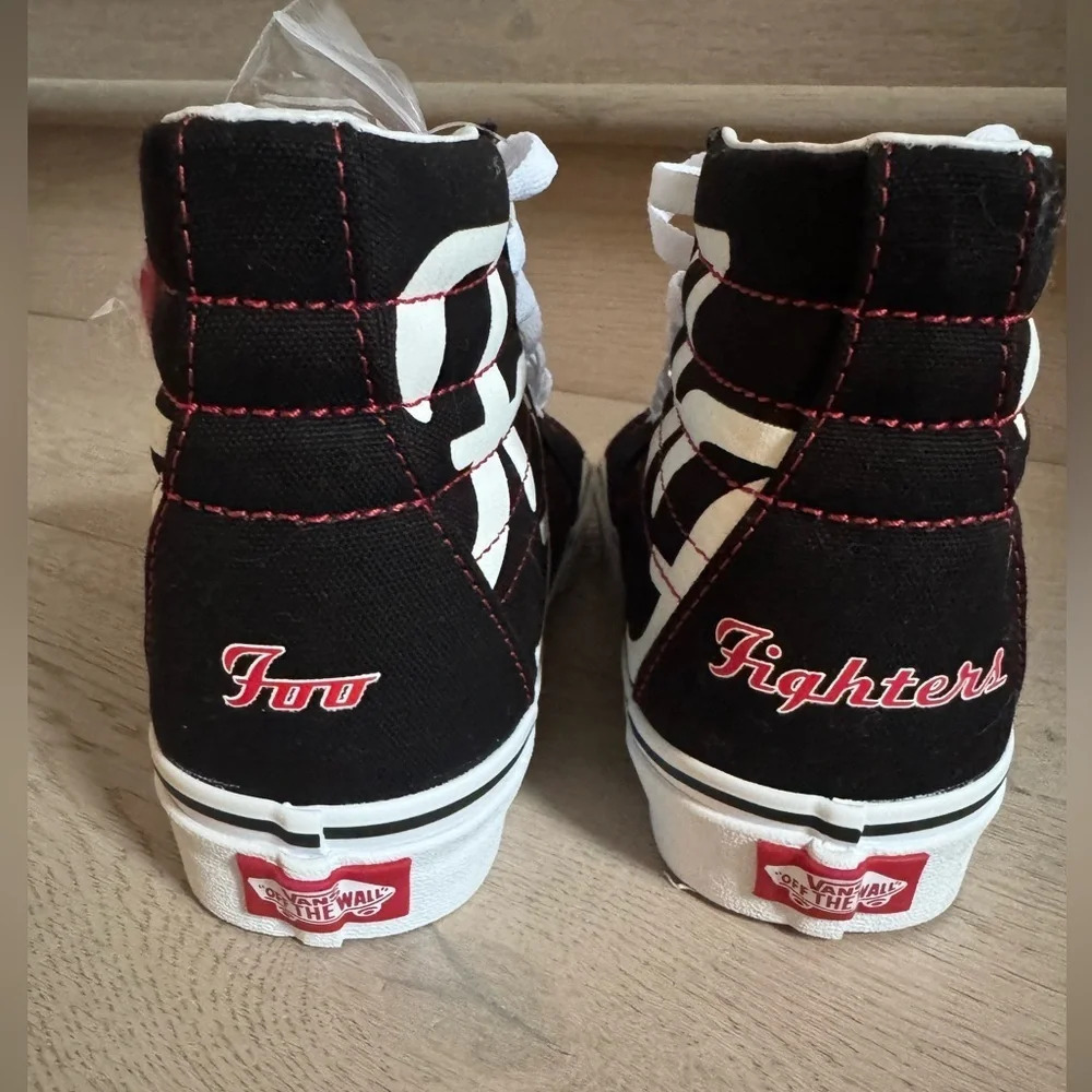 VANS Foo Fighters x Sk8- High 25th Anniversary
Size men’s 5 / woman’s size 6.5 - Picture 7 of 9